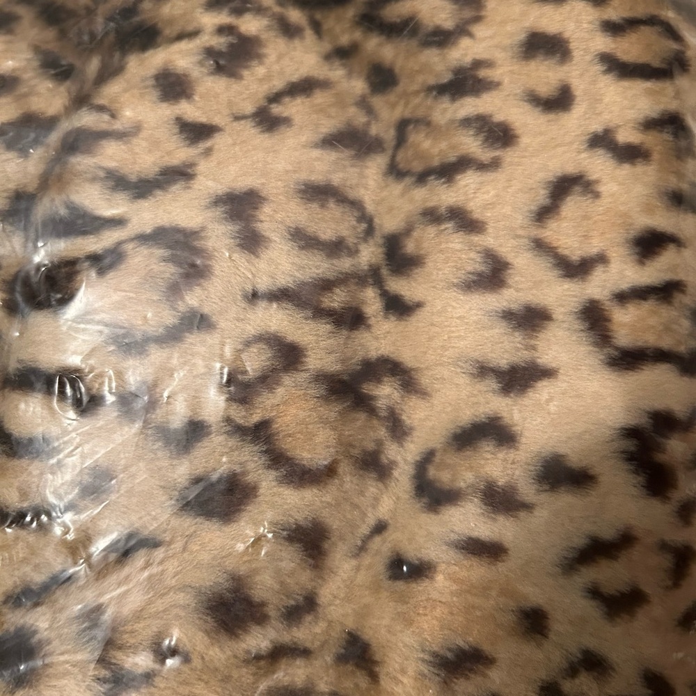 Fabulous Furs Leopard Pattern Leg warmers